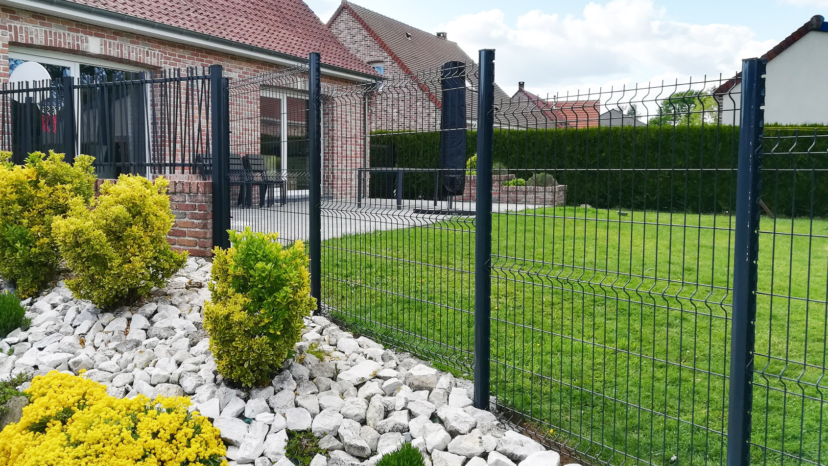 Quelle clôture haute choisir pour sécuriser son jardin ?